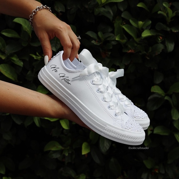 Personalized Wedding Sneakers for the Bride - Converse Chuck Taylor Leather - Picture 5 of 8